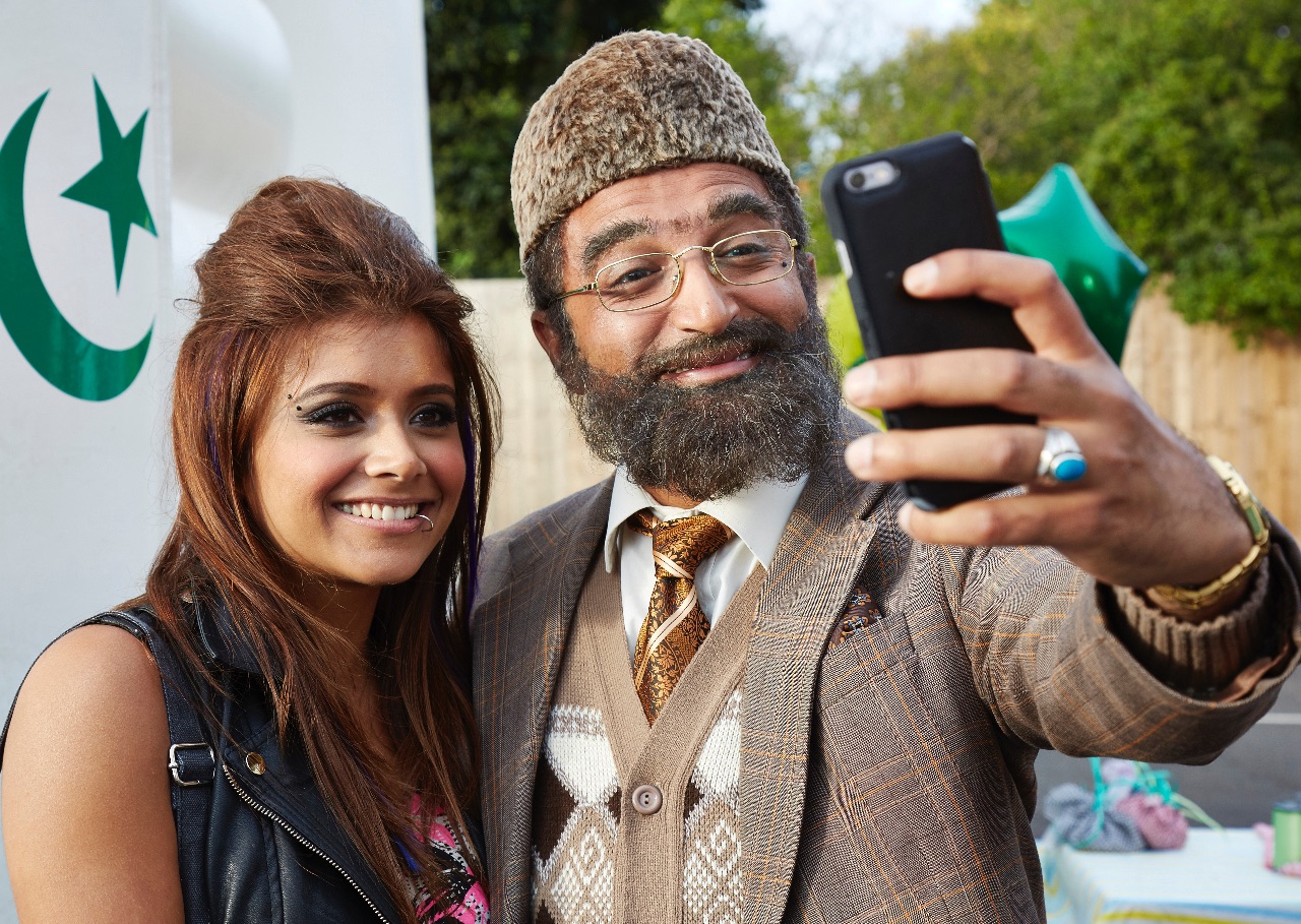 Citizen Khan & his Niece Shabana- Selfie